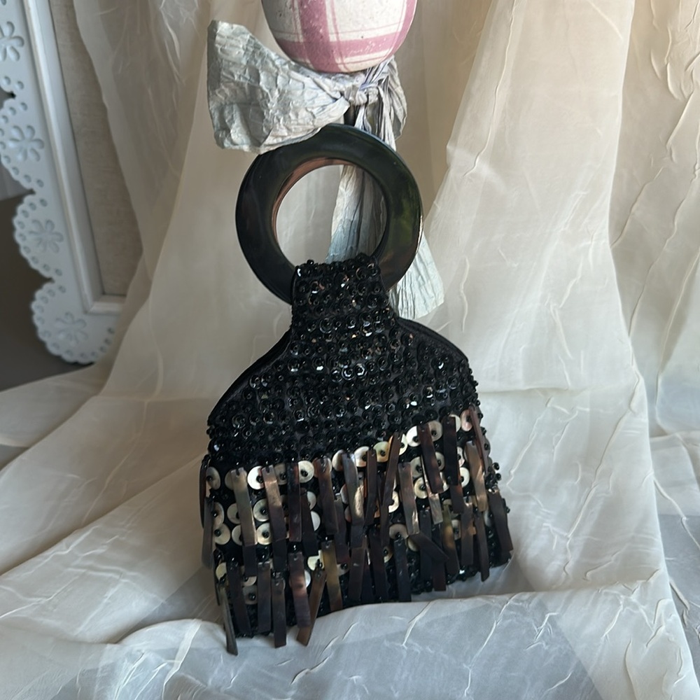 Chic pearl shell statement purse bag - Picture 2 of 9